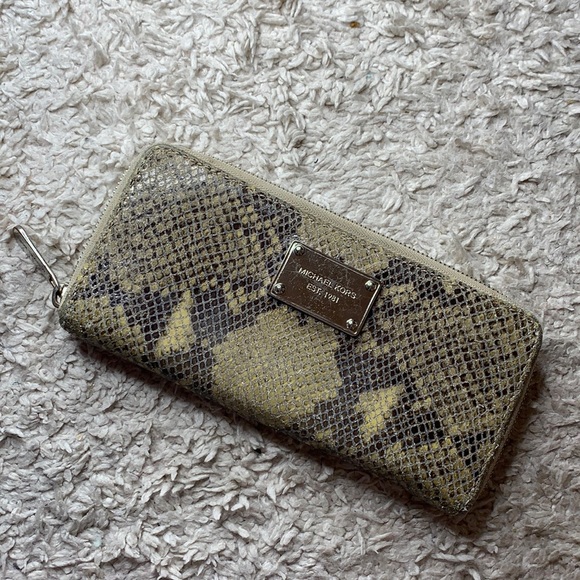 Michael Kors Wallet - Picture 1 of 5